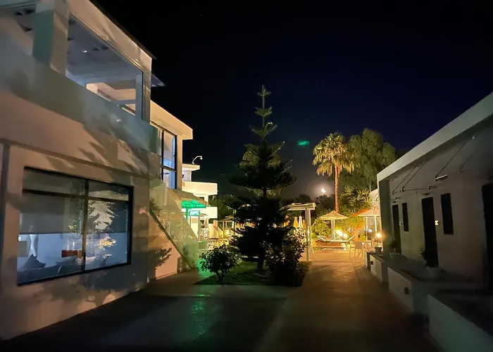 Nasos & Hotel 3*