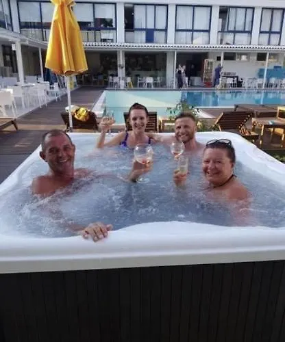 Nasos & Hotel